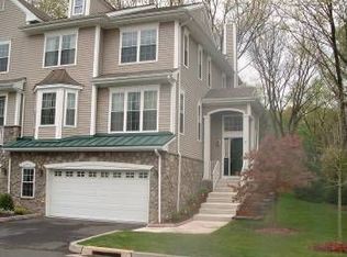 31 Cambridge Dr, Danbury, CT 06811