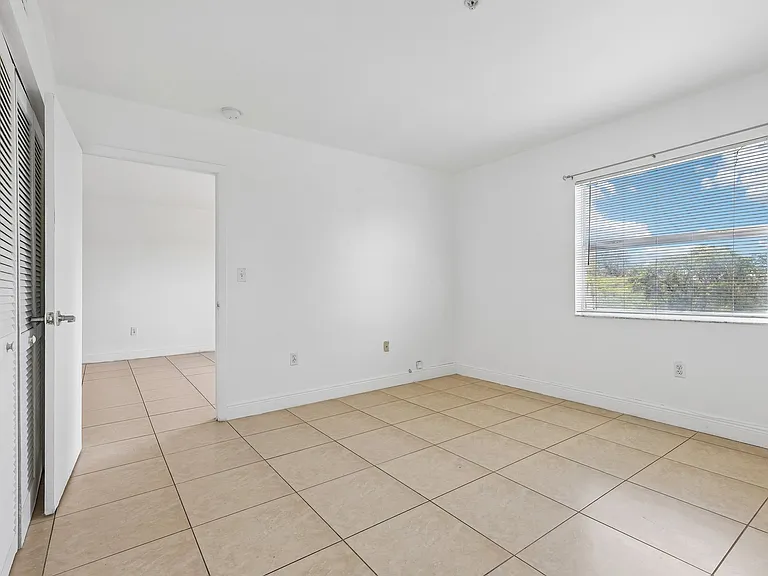 The Oaks Condominium — Photo 51