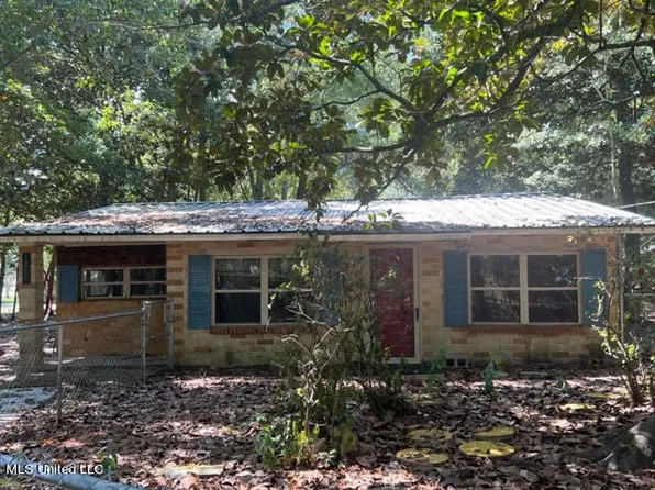3009 Oak St, Gautier, MS 39553