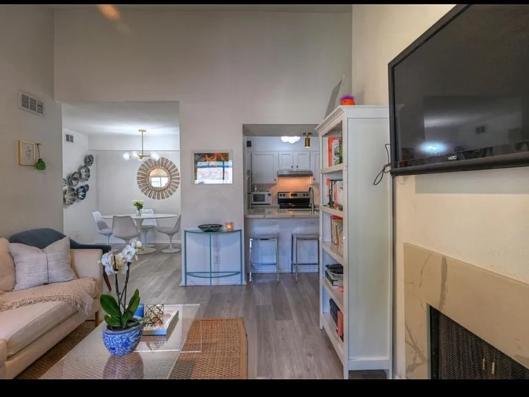 7138 N Holiday Dr — Photo 5