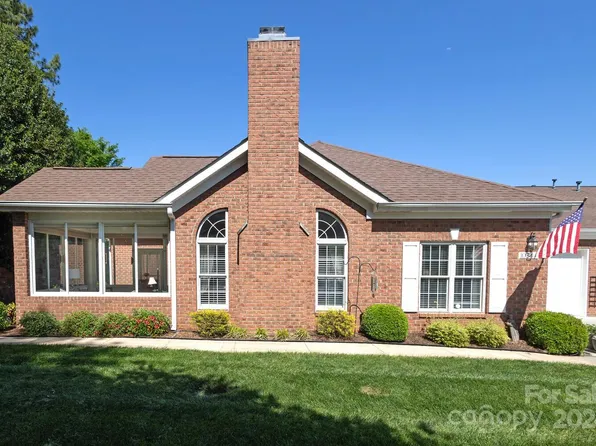 10344 Park Willow Dr, Charlotte, NC 28210