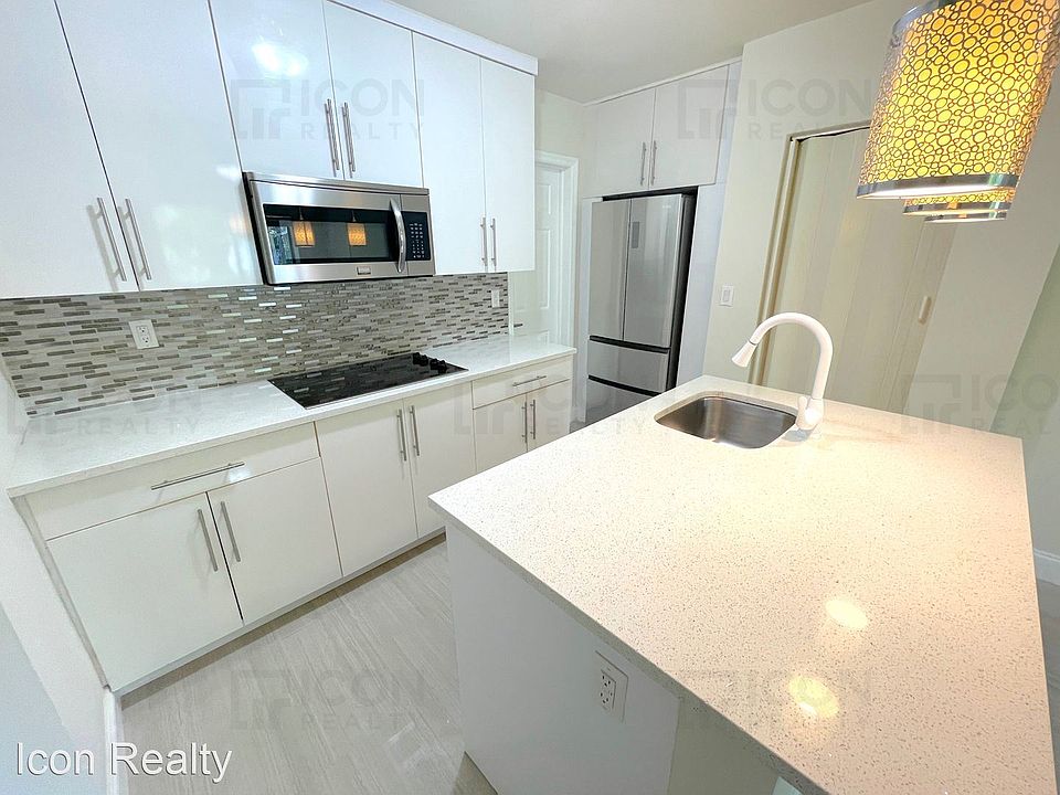 1st image of 912-918 NE 15th Ave #4