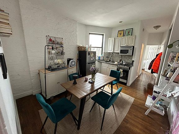 2nd image of 611 E 11th St APT 1