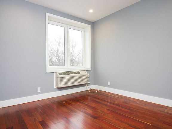 2nd image of 804 Jefferson Ave Penthouse 1