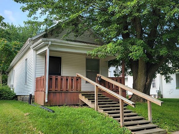 2nd image of 820 E Harrison St