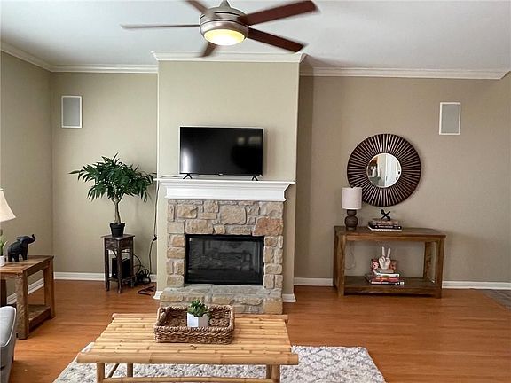 5th image of 1101 Parmer Ln #302