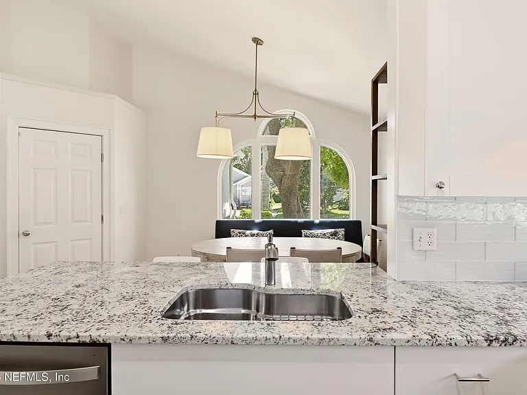 120 Alsace Ct — Photo 16