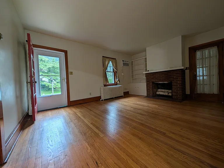 52 Scott Ave #A — Photo 7