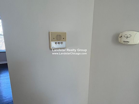 5th image of 3004 N Whipple St #3