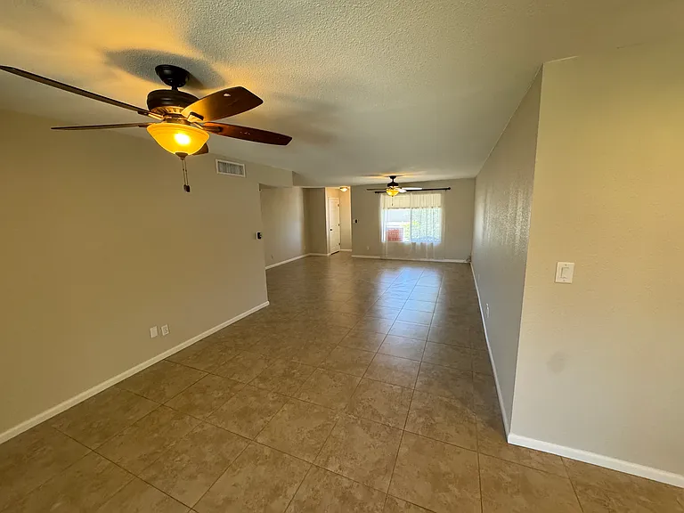 2058 E Fremont Dr — Photo 5