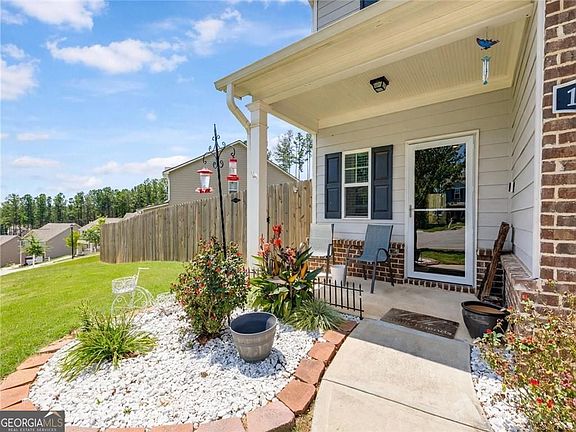 5th image of 1018 Nandina Ct