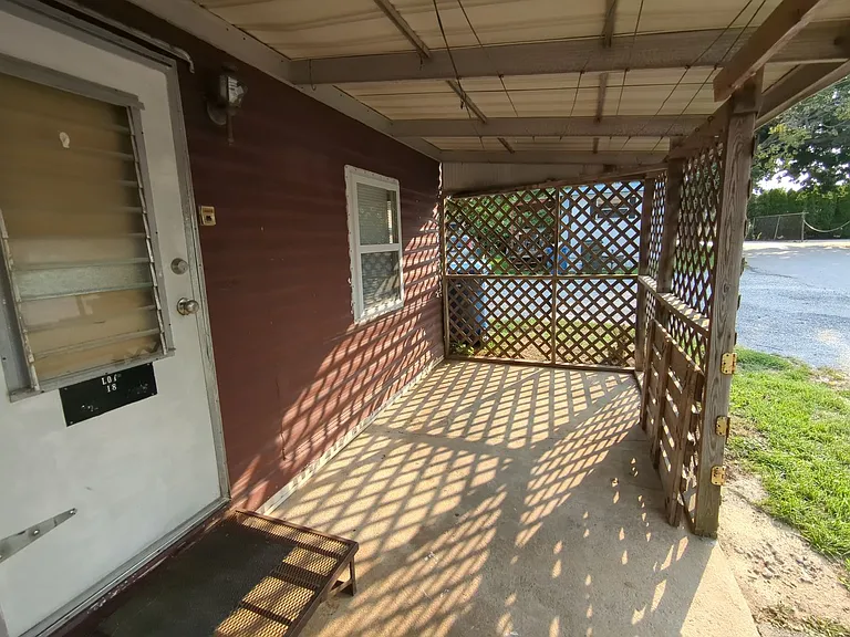 2100 W Mason Ave — Photo 5