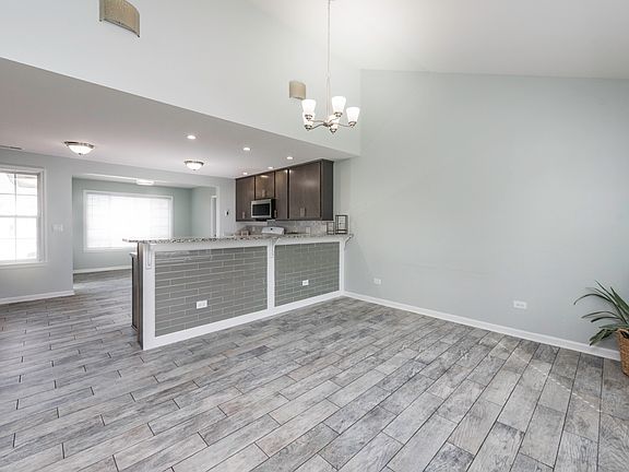 3rd image of 33047 N Ridge Rd