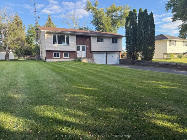 24 Southwood Cres, Greater Napanee, ON K7R 3L2