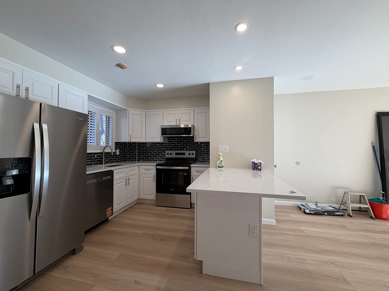 2 bed, 1073 sqft, $2,600 — Photo 3