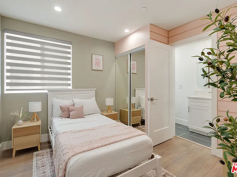 1341 N Mariposa Ave — Photo 38