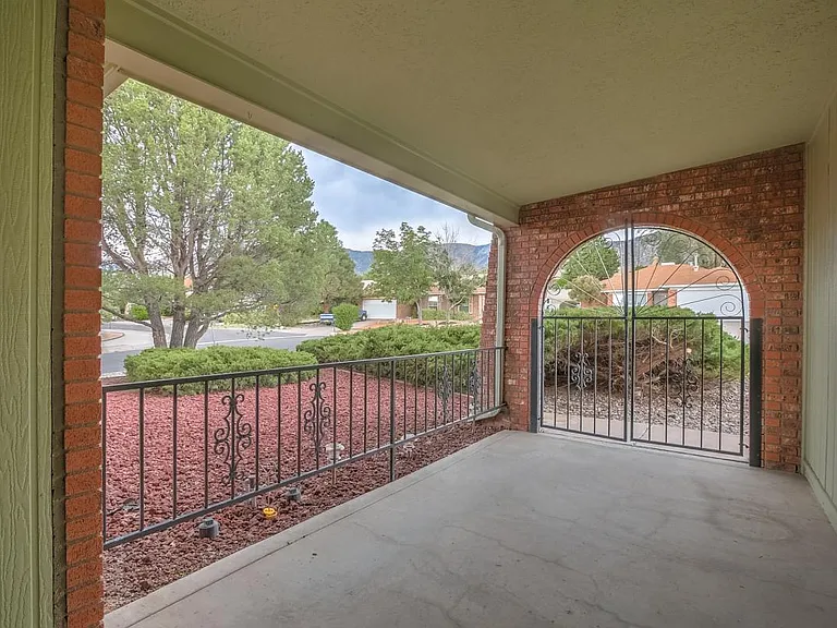 1117 Stutz Dr NE — Photo 2