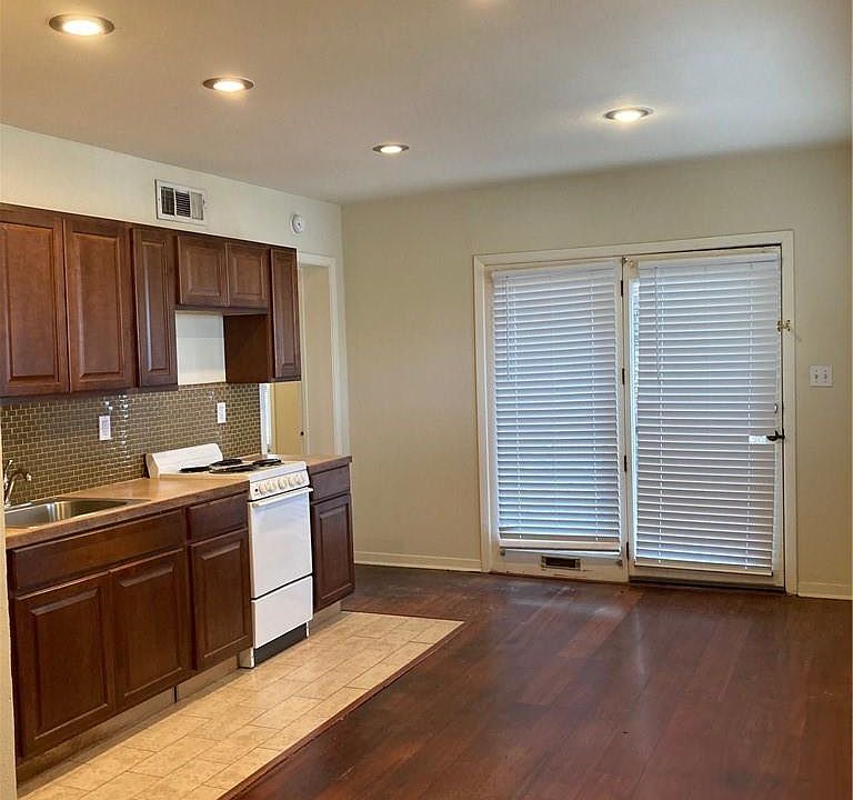 2nd image of 2703 Swisher St #100A