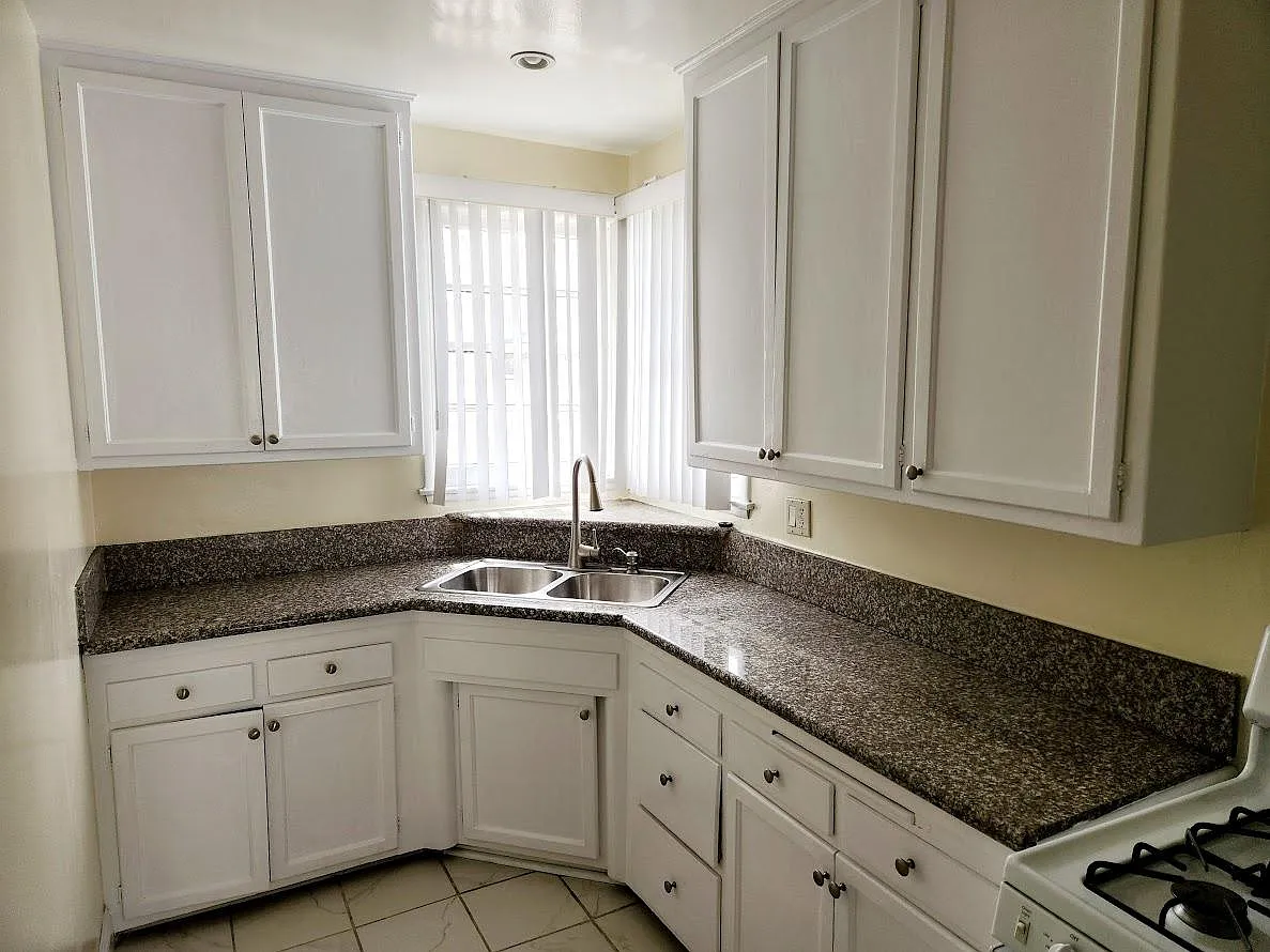 7357 Woodman Ave — Photo 4