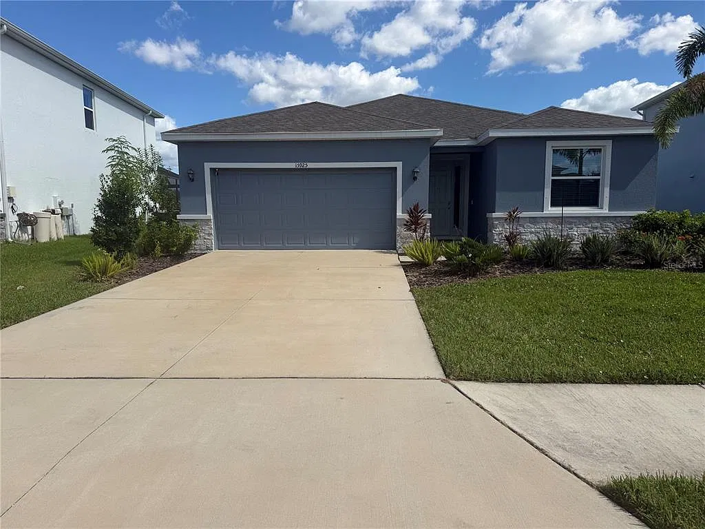 3 bed, 2.5 bath, 2036 sqft, $4,200 — Photo 2