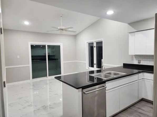 83 Brown Pelican Dr, Savannah, GA 31419