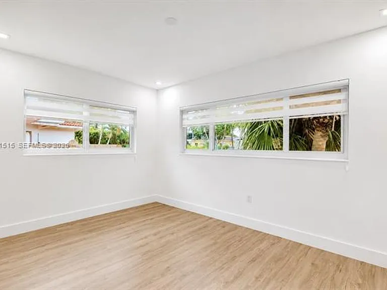 8819 Dickens Ave #8819 — Photo 19