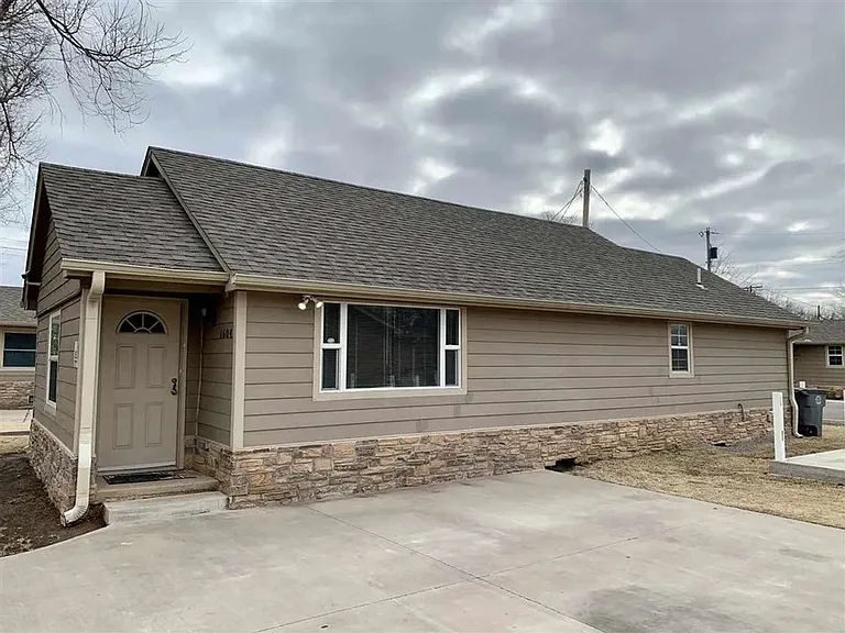 1604 NW Lindy Ave — Photo 1
