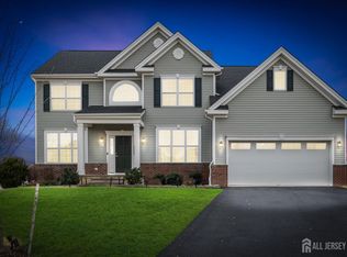 41 Stoneham Rd, Ewing, NJ 08638