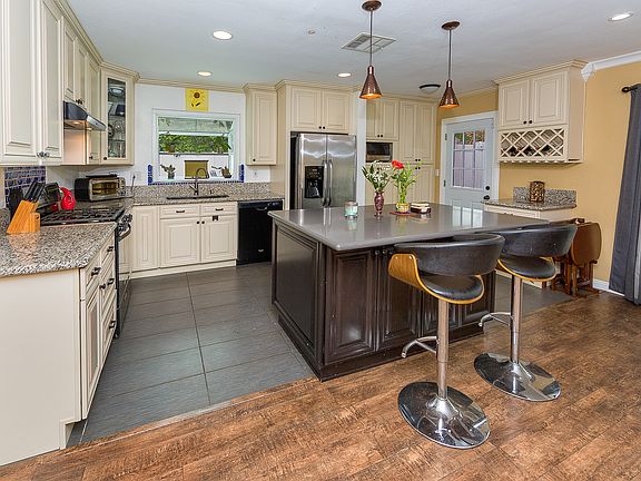 5th image of 6140 Lockhurst Dr