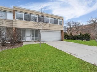 43 Wellington Rd, Northbrook, IL 60062