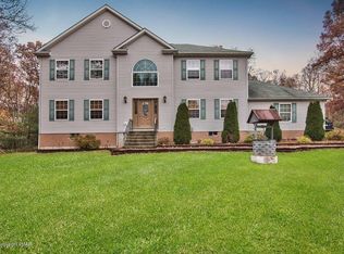 182 Green Chapel Ln, Cresco, PA 18326