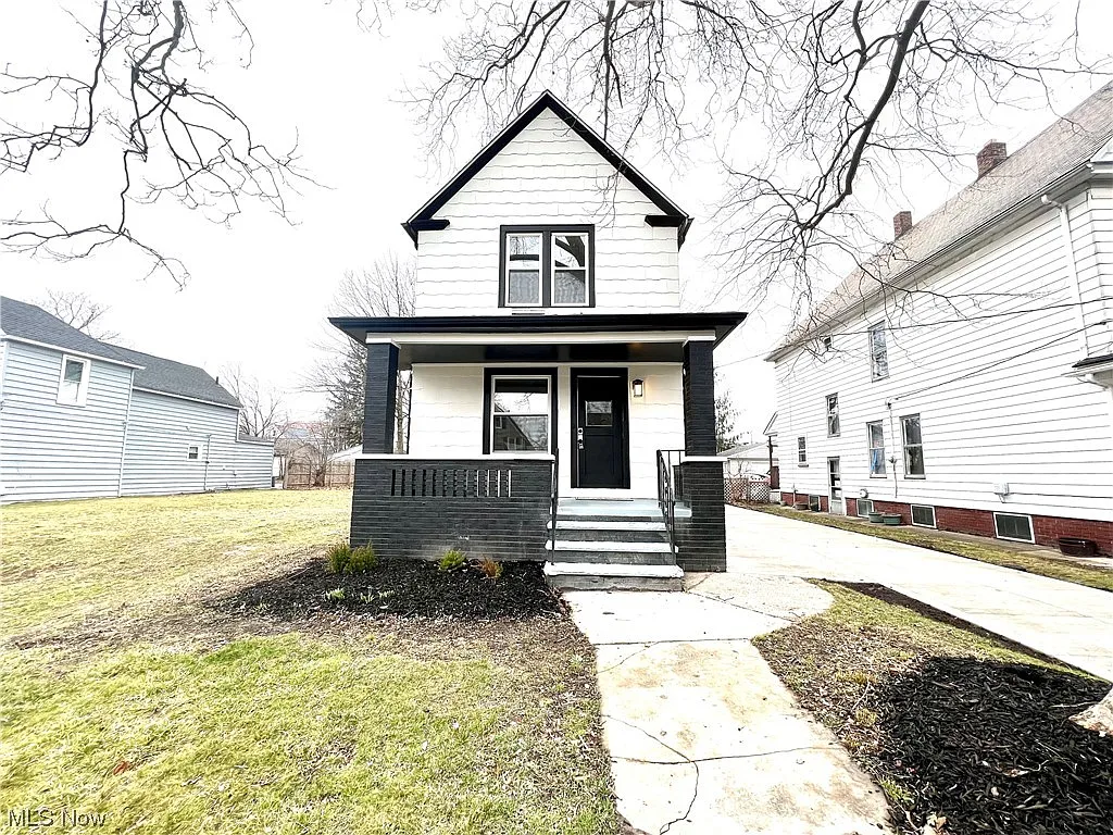 1582 Newman Ave photo 1