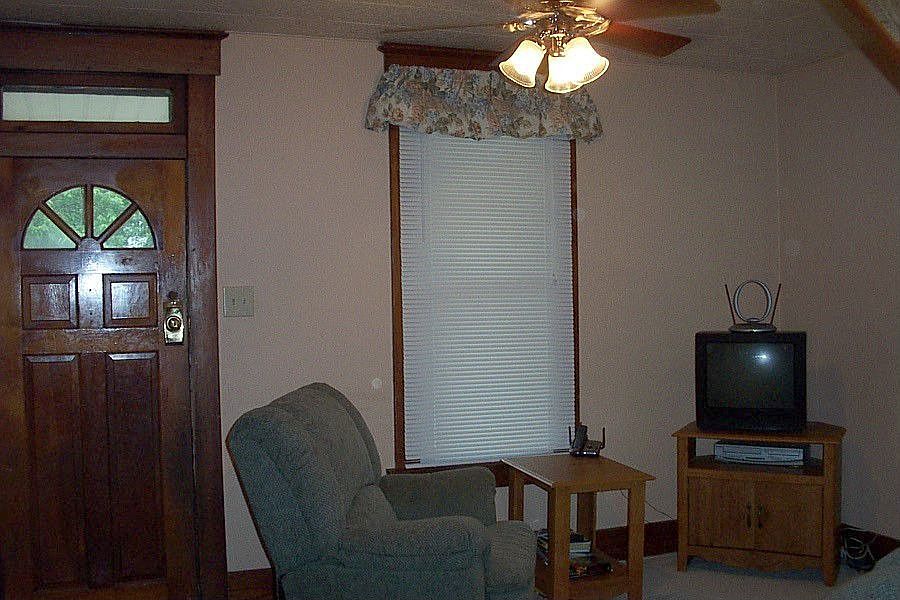 2nd image of 1923 Morton St