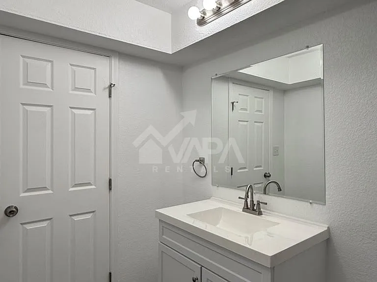 8007 Lake Frst — Photo 16