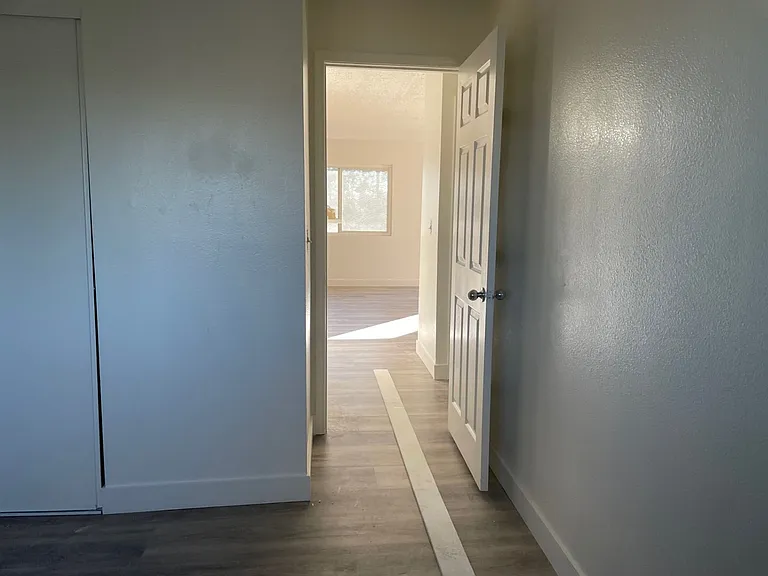 2109 N Daley St — Photo 15