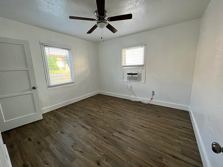 1739 Moffett St #3 — Photo 9