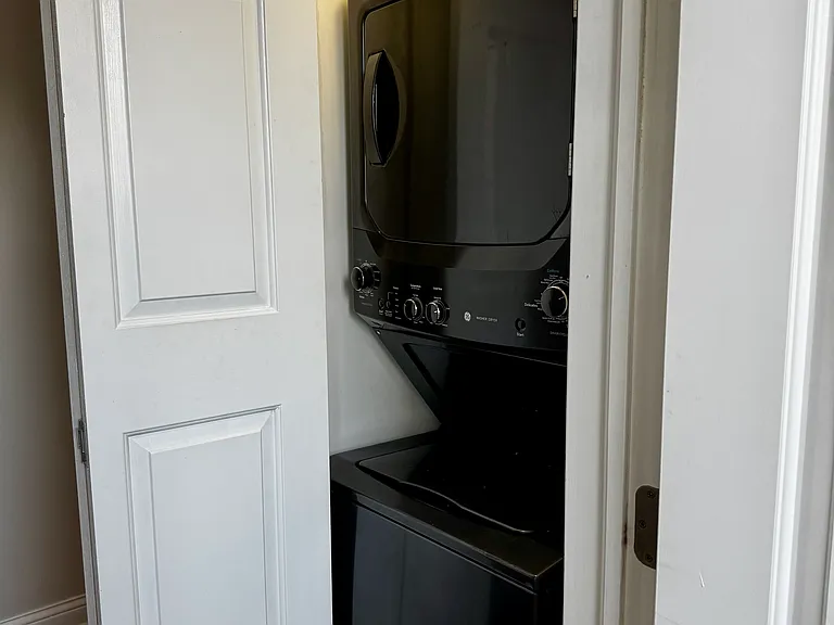 1122 N Oakley Blvd #D — Photo 9