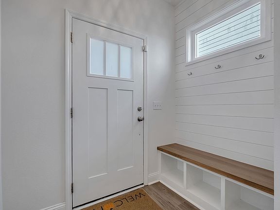 4th image of 447 Grand Oaks Rd