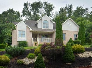 105 Dogwood Ct, Jeannette, PA 15644