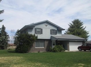 N59W21422 McLaughlin Dr, Menomonee Falls, WI 53051