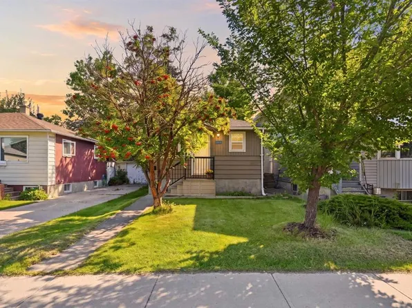 2512 W 19th St NW, Calgary, AB T2M 3V4