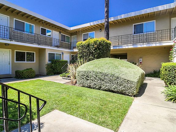 3rd image of 3745 Miramar Way APT 12