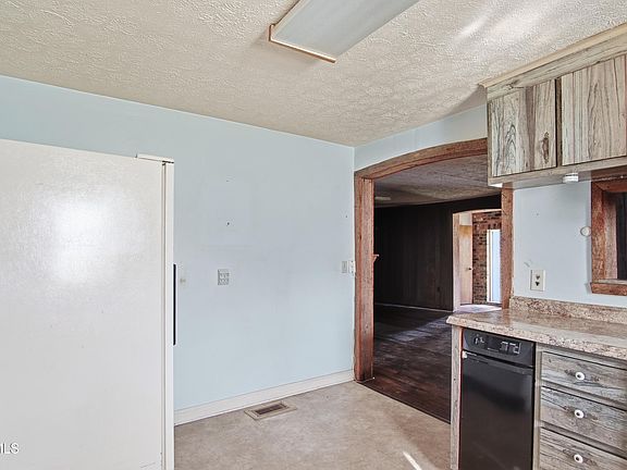 3rd image of 380 Oak Grove Rd