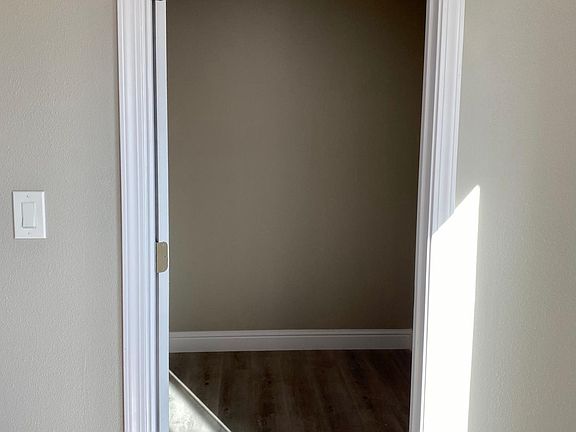 4th image of 1005 White Dr #A