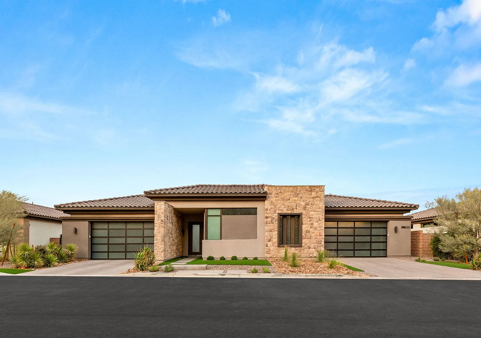 Luxury 5 Bedroom Home In The Bluffs — Photo 1