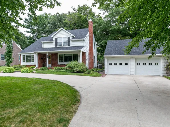 1025 13th St, West Des Moines, IA 50265