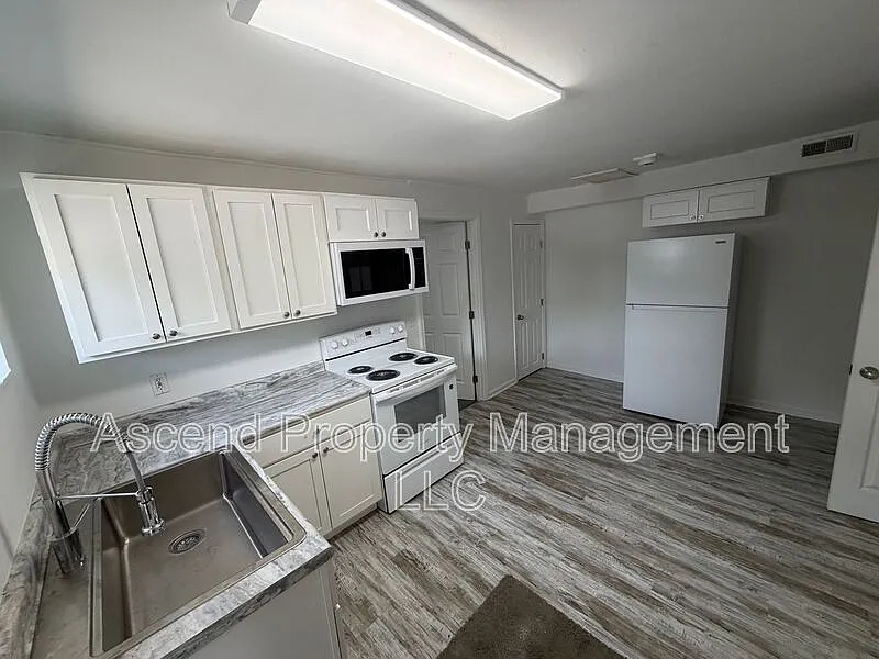 1 bed, 1.0 bath, $1,100 — Photo 1