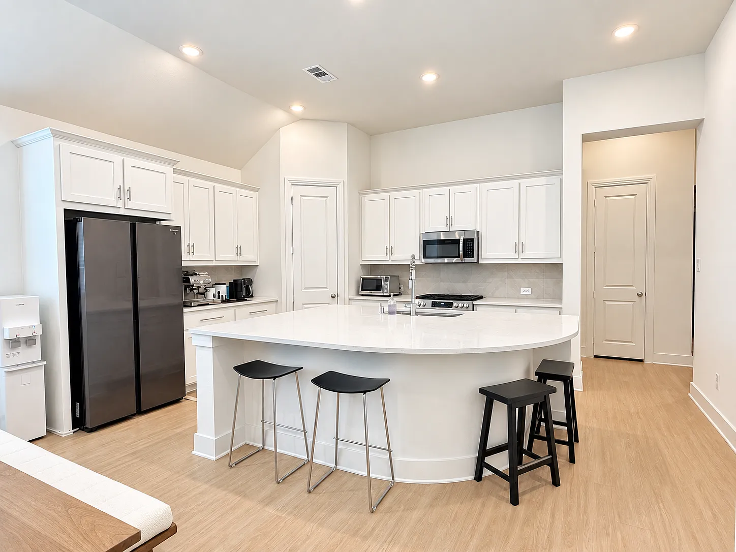 3 bed, 1977 sqft, $2,650 — Photo 4