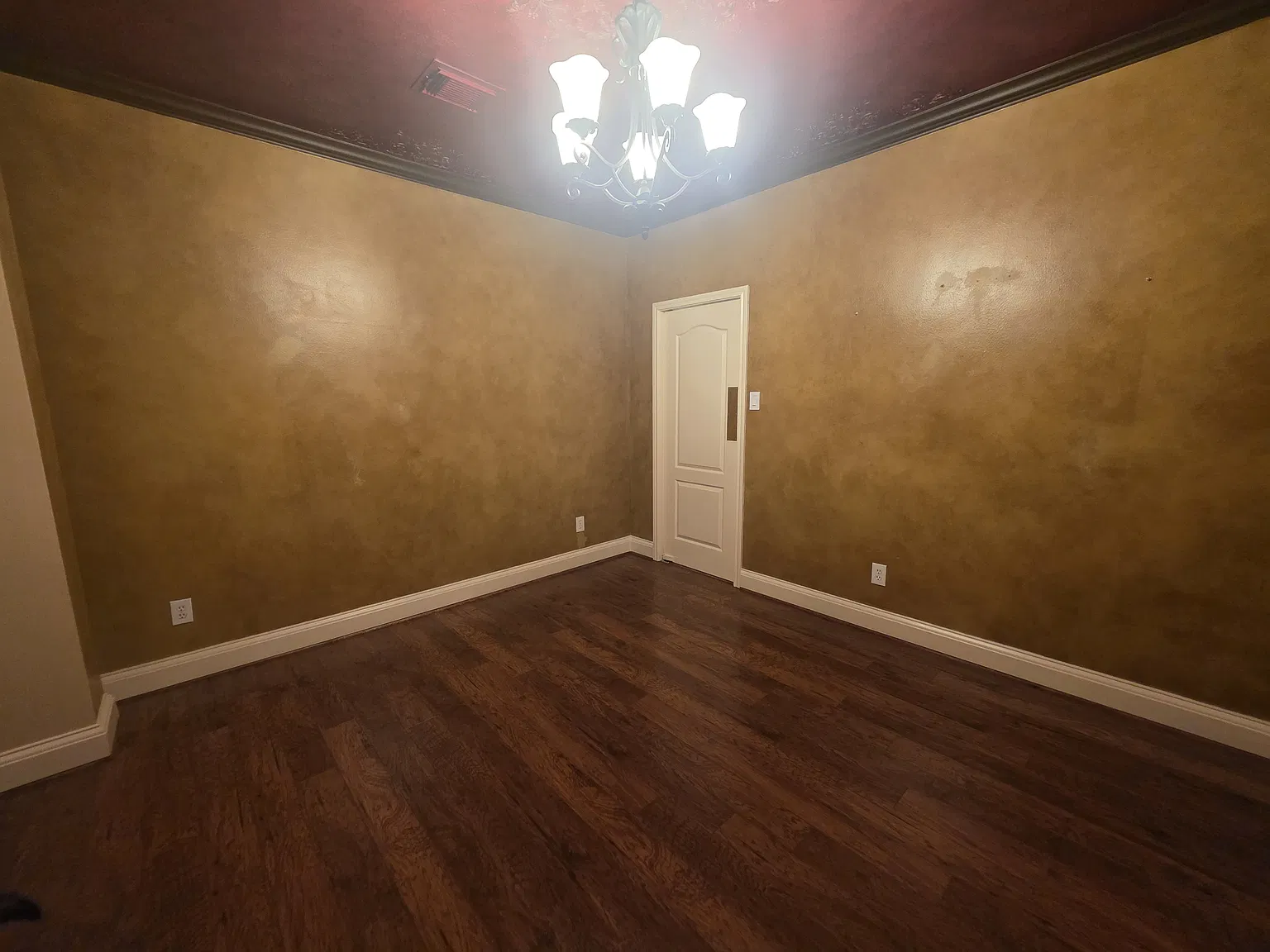 4 bed, 2725 sqft, $2,950 — Photo 4