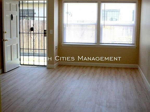 5th image of 2443 Cedar Ave